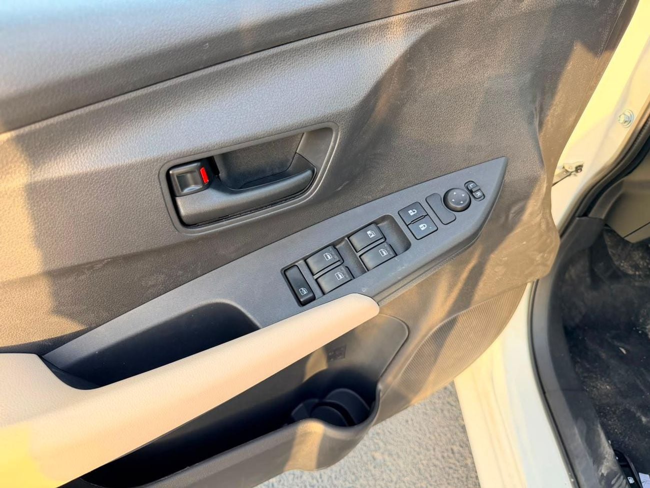 Toyota Yaris 2026 TOYOTA YARIS BASIC AT GCC SPEC WHITE