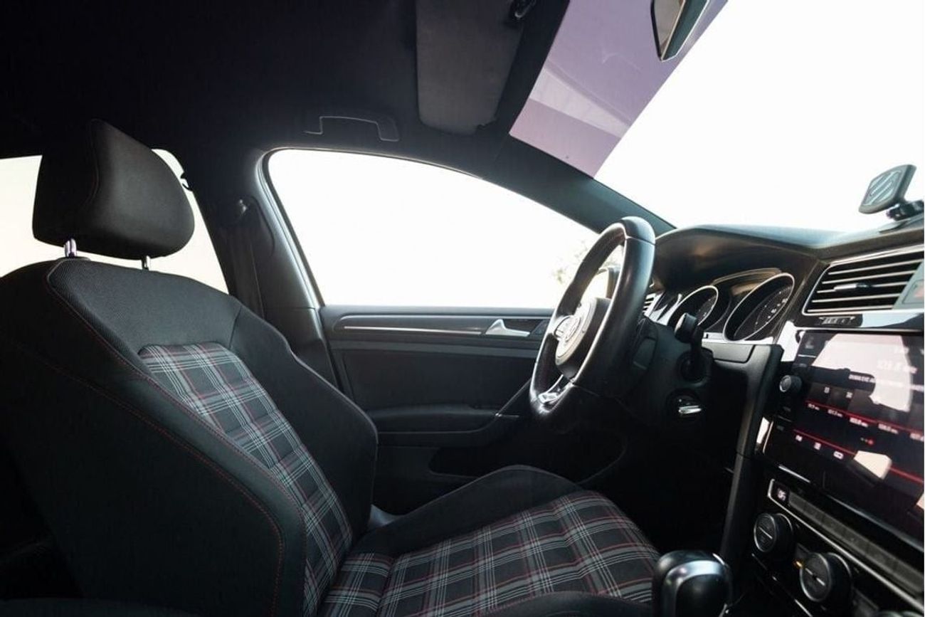 فولكس واجن جولف GTI Fabric + 2.0L Volkswagen Golf GTI 2019 GCC under Warranty with Flexible Down-Payment.