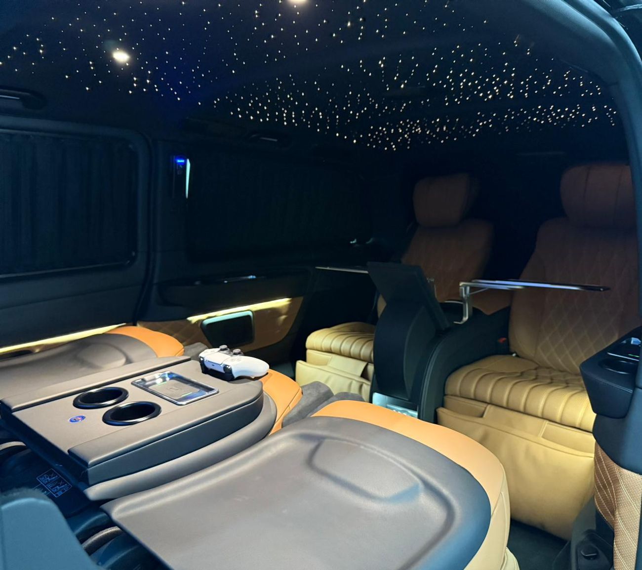 Mercedes-Benz V 300 *Brand New* 2025 Mercedes Benz V300, 2 Years Mercedes Warranty, Delivery Km, GCC