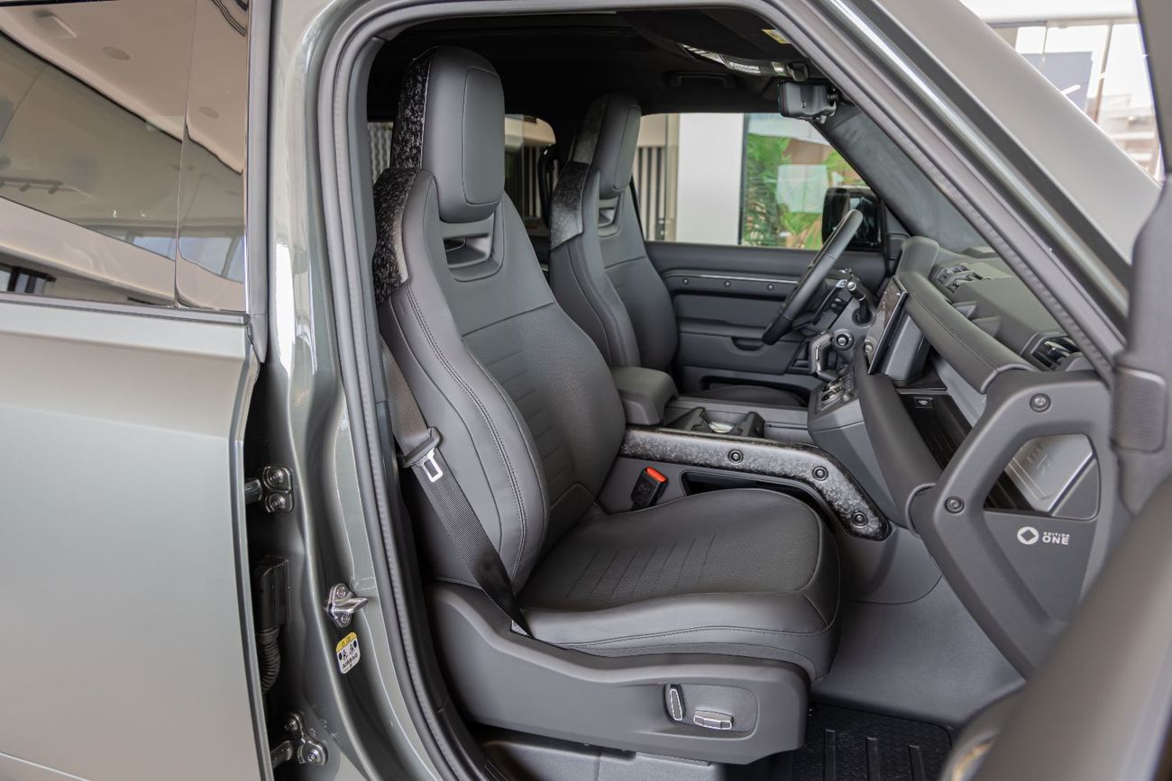 Land Rover Defender 110 P635 OCTA V8 Land Rover Defender 110 OCTA V8 | EVO Carbon Interior and Exterior | 2025