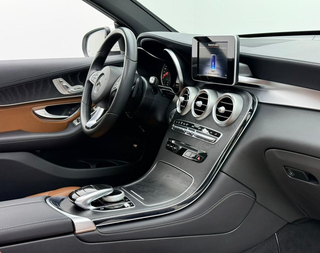 مرسيدس بنز GLC 250 2018 Mercedes-Benz GLC 250 4MATIC, Service History, Well Maintained, GCC