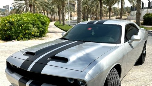 Dodge Challenger 2020 V6 30km silver lux as new
