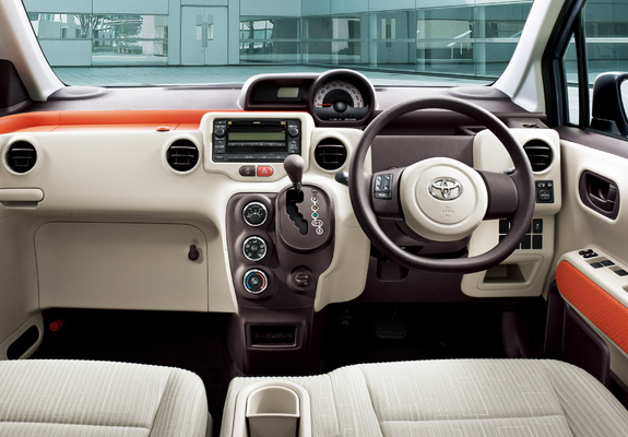 Toyota Spade interior - Cockpit