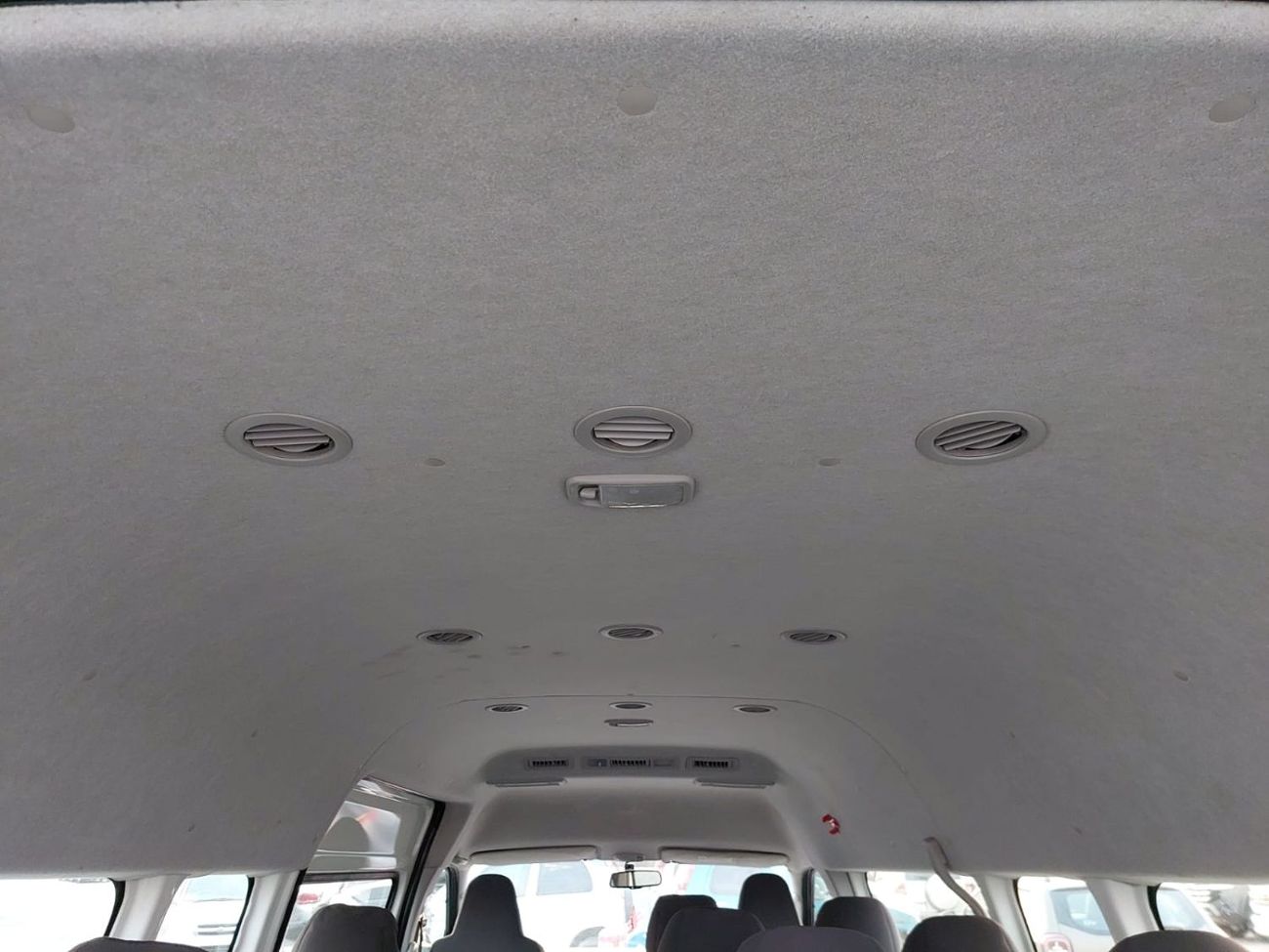 Toyota Hiace TOYOTA HIACE COMMUTER VAN RHD 2016 MODEL 3.0 L DIESEL AUTOMATIC(PM28060)