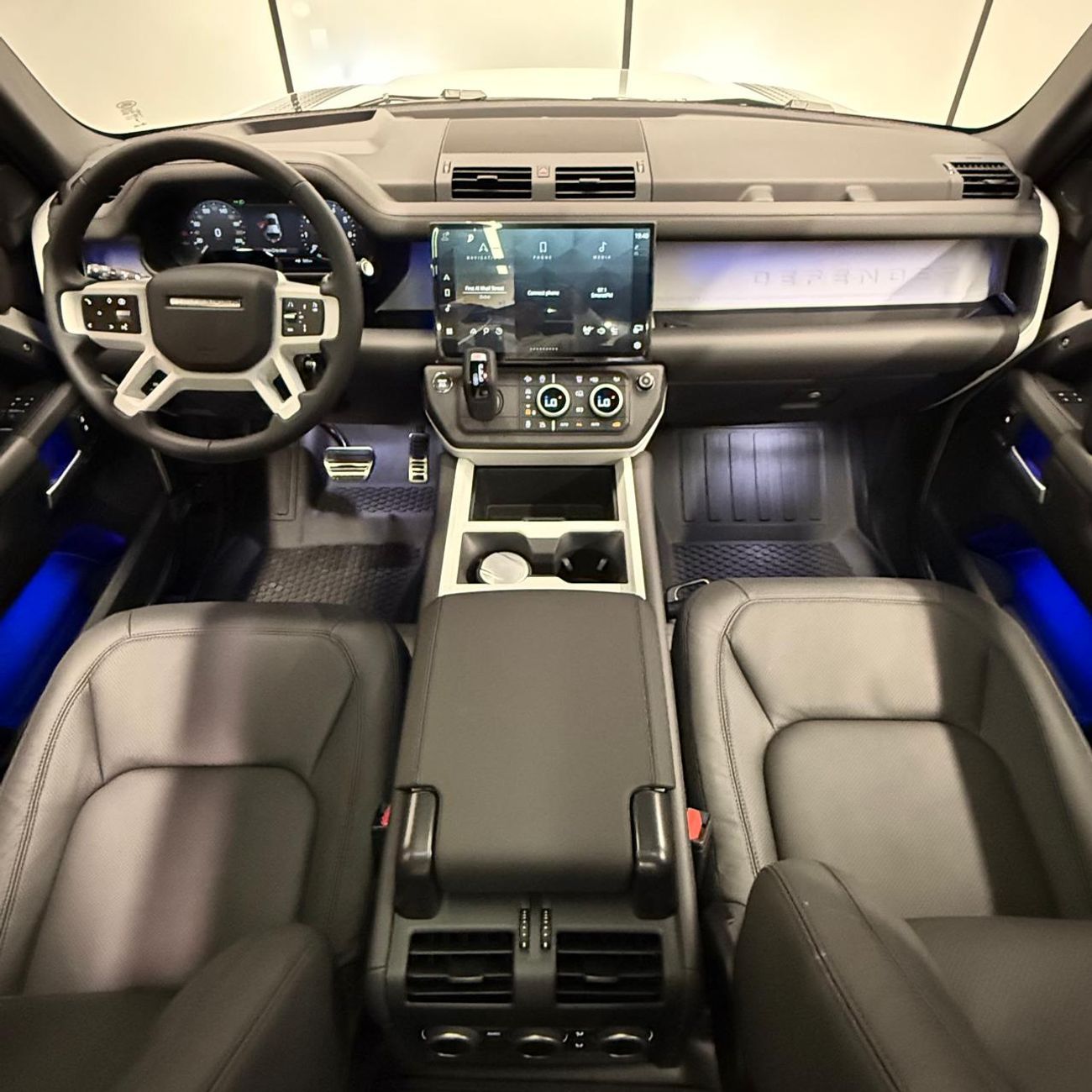 لاند روفر ديفندر 110 P400 X-Dynamic HSE | Brand New | New Color | Al Tayer Warranty & Service Contract