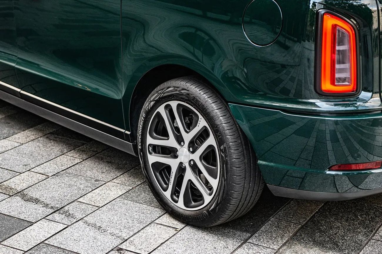 أل اي في سي TX LEVC TX5 TAXI Hybrid-Electric KAHN CONVERSION (EXPORT ONLY) RIGHT HAND DRIVE