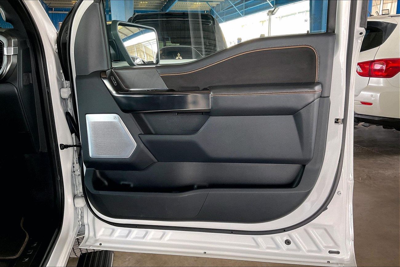 Ford F 150 Platinum FX4 - Super Crew | Guaranteed Warranty | 0 Down Payment