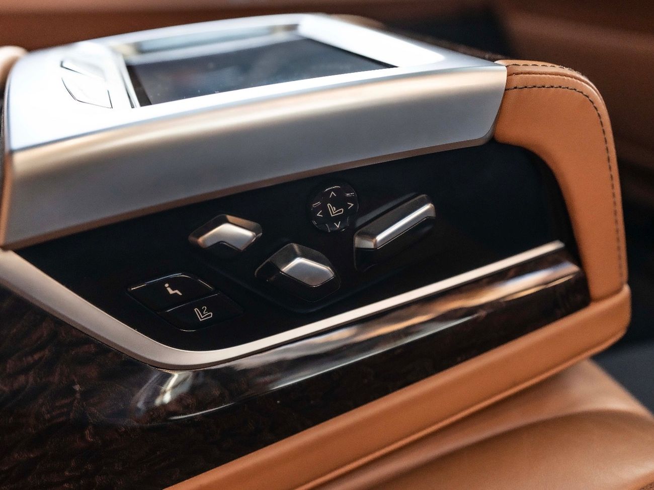 بي أم دبليو 740Le منخفضة الاميال عالية المواصفات خليجية