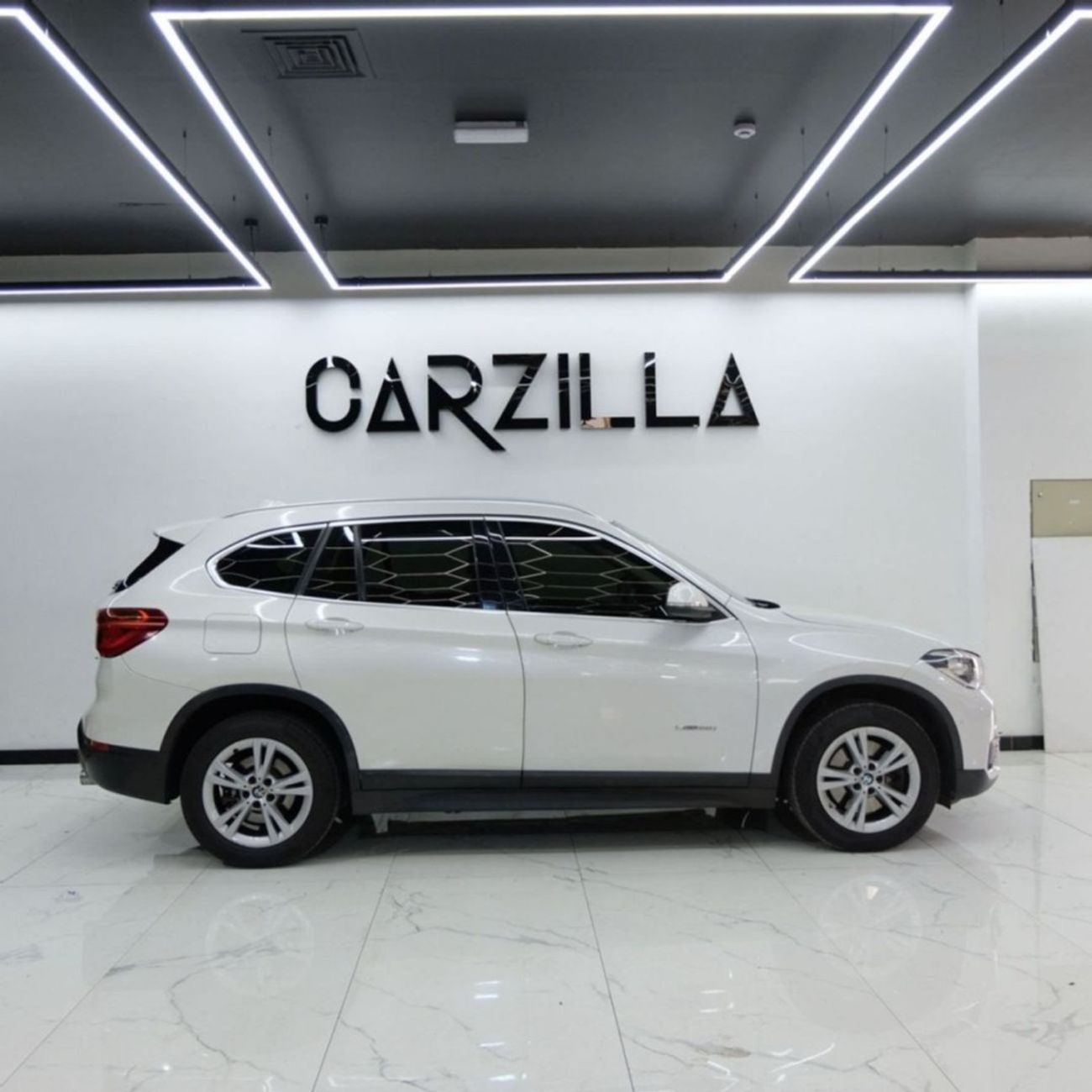 بي أم دبليو X1 sDrive 20i 2.0L BMW X1 SDrive 20i 2017 | AGMC Full Service History | GCC Specs