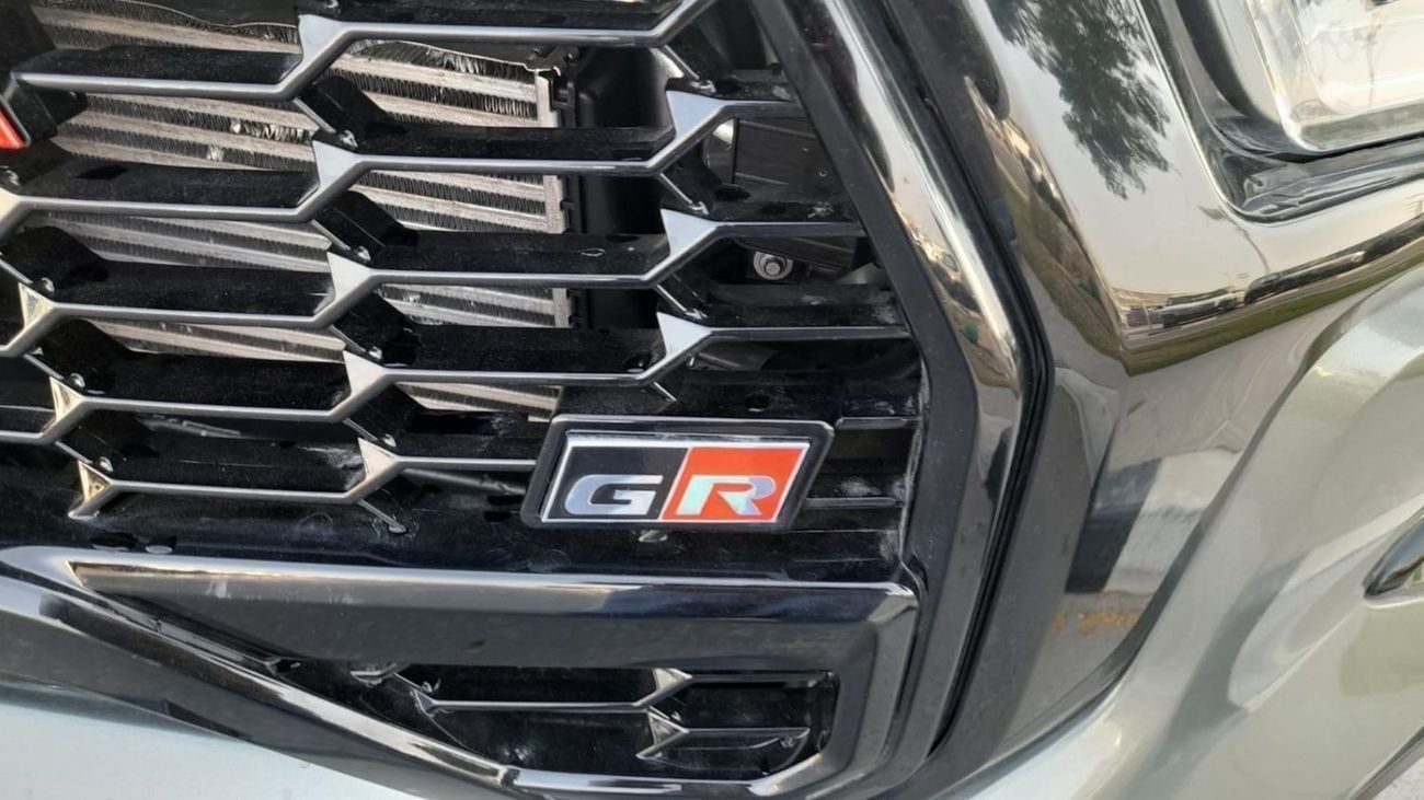 تويوتا هيلوكس Right-Hand drive 2.8 diesel Auto Full options