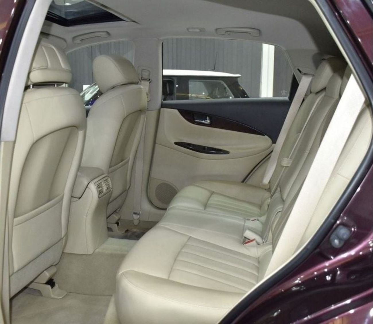 إنفينيتي QX50 EXCELLENT DEAL for our Infiniti QX50 ( 2017 Model ) in Burgundy Color GCC Specs