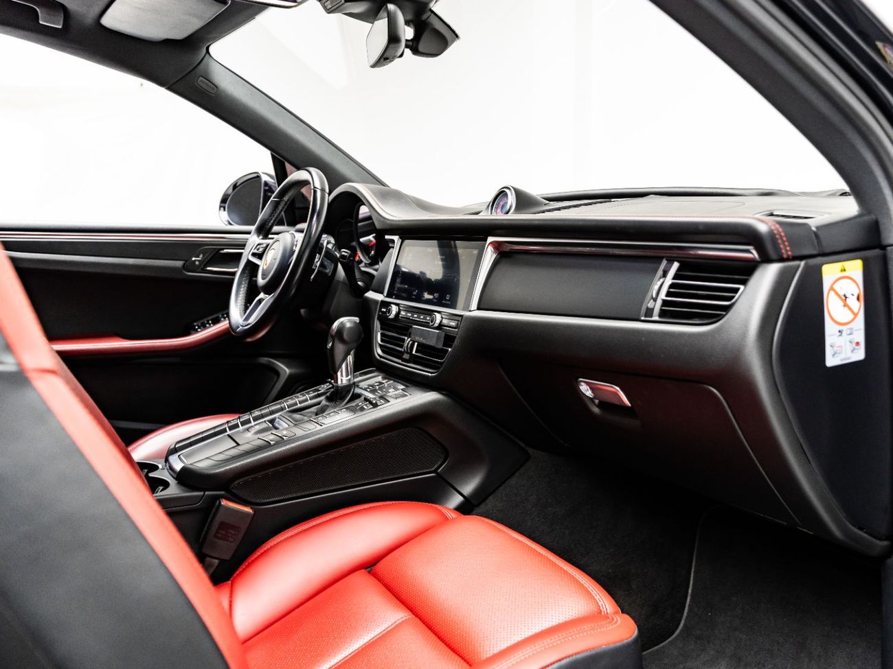 Porsche Macan Std 2.0L (252 HP) 2019 Porsche Macan, March 2026 Blackline Warranty, Full Service History, GCC