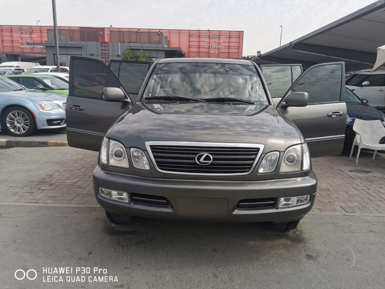 لكزس LX 470 In excellent condition and requires no expense