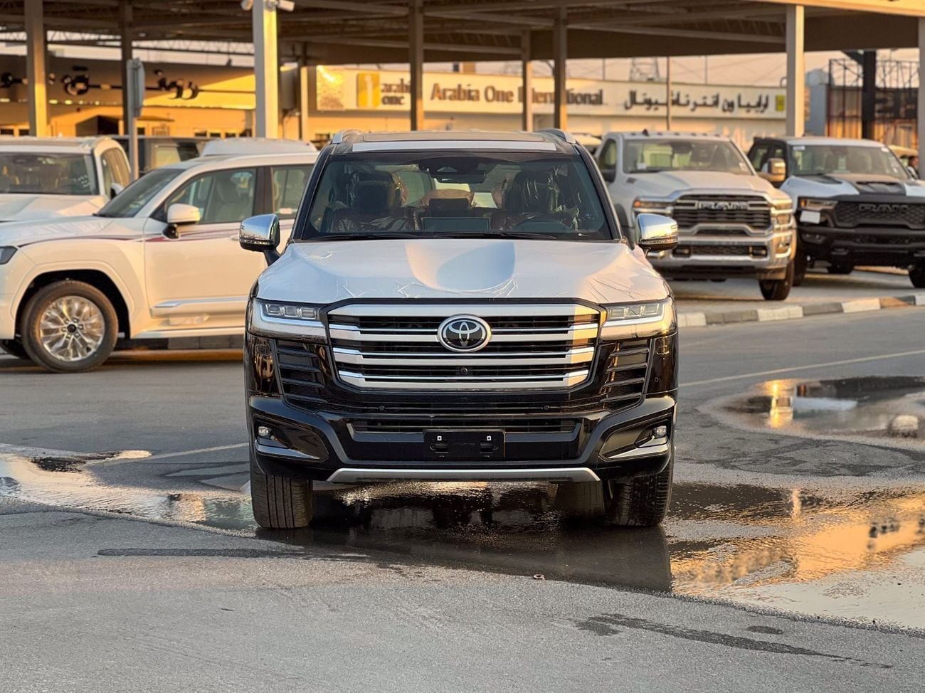 Toyota Land Cruiser 3.5T VXR Hybrid EXPORT PRICE - 2025 LC300 3.5L VXR Hybrid (GCC Specification)