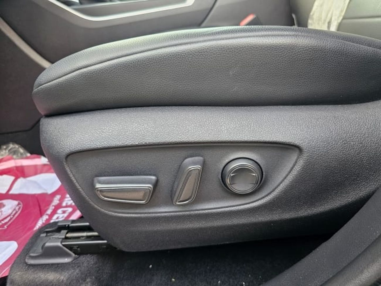 Toyota Highlander XLE-Non Hybrid-3.5L-AWD-LHD-American specs-6 Cylinders-petrol-Automatic-7 Seats-5 Doors