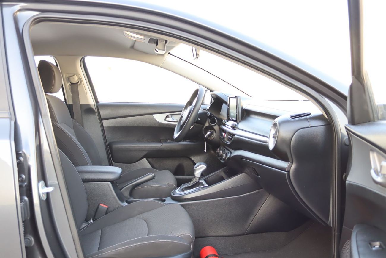 كيا سيراتو LX خالية من الحوادث - خليجي - مكينة 1600 سي سي - بحالة الوكالة من الدال والخارج