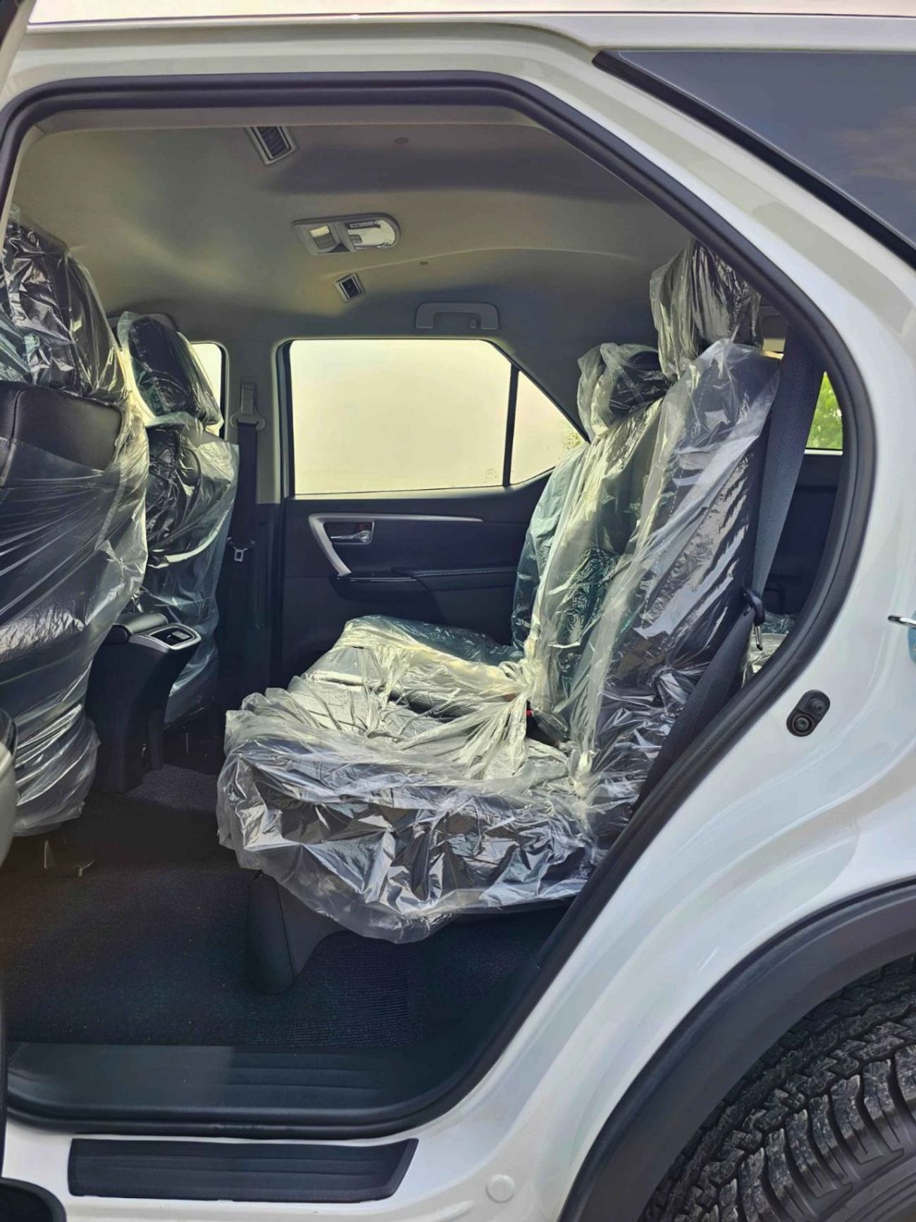 تويوتا فورتونر SR5 ADVENTURE / 4.0L V6 PETROL / FRONT PWR SEATS / PUSH START / DIFF LOCK AUTO A/C (CODE # F6HA)