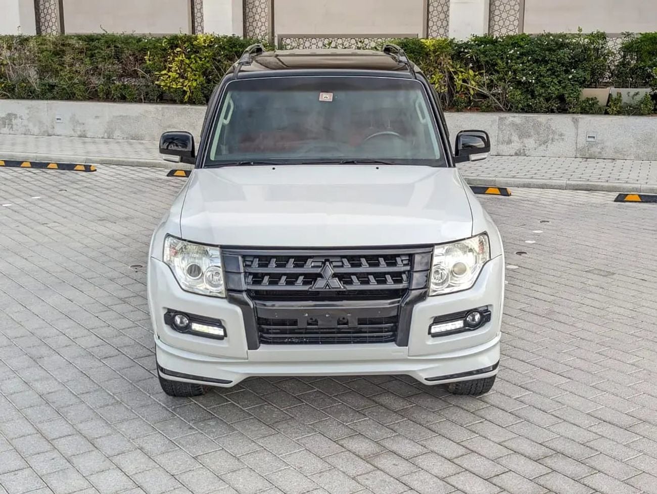 ميتسوبيشي باجيرو MODIFIED SIGNATURE EDITION GLS MID V6 3.5L GCC IN EXCELLENT CONDITION