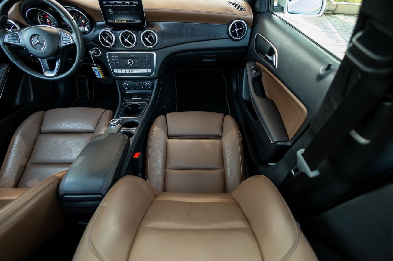 Mercedes-Benz GLA 250 Std 2.0L (211 HP)