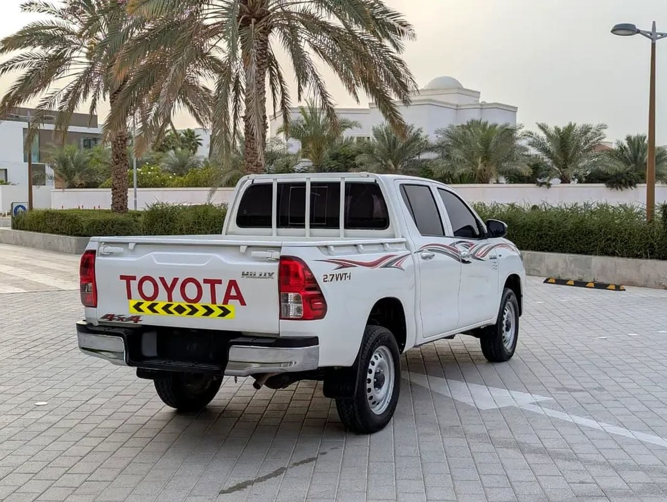 Toyota Hilux GL 2.7 L 4X4 Automatic - Original paint - GCC Specs Dual Cab Pickup
