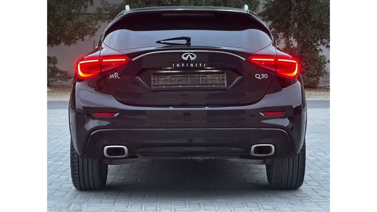 Infiniti Q30 Premium