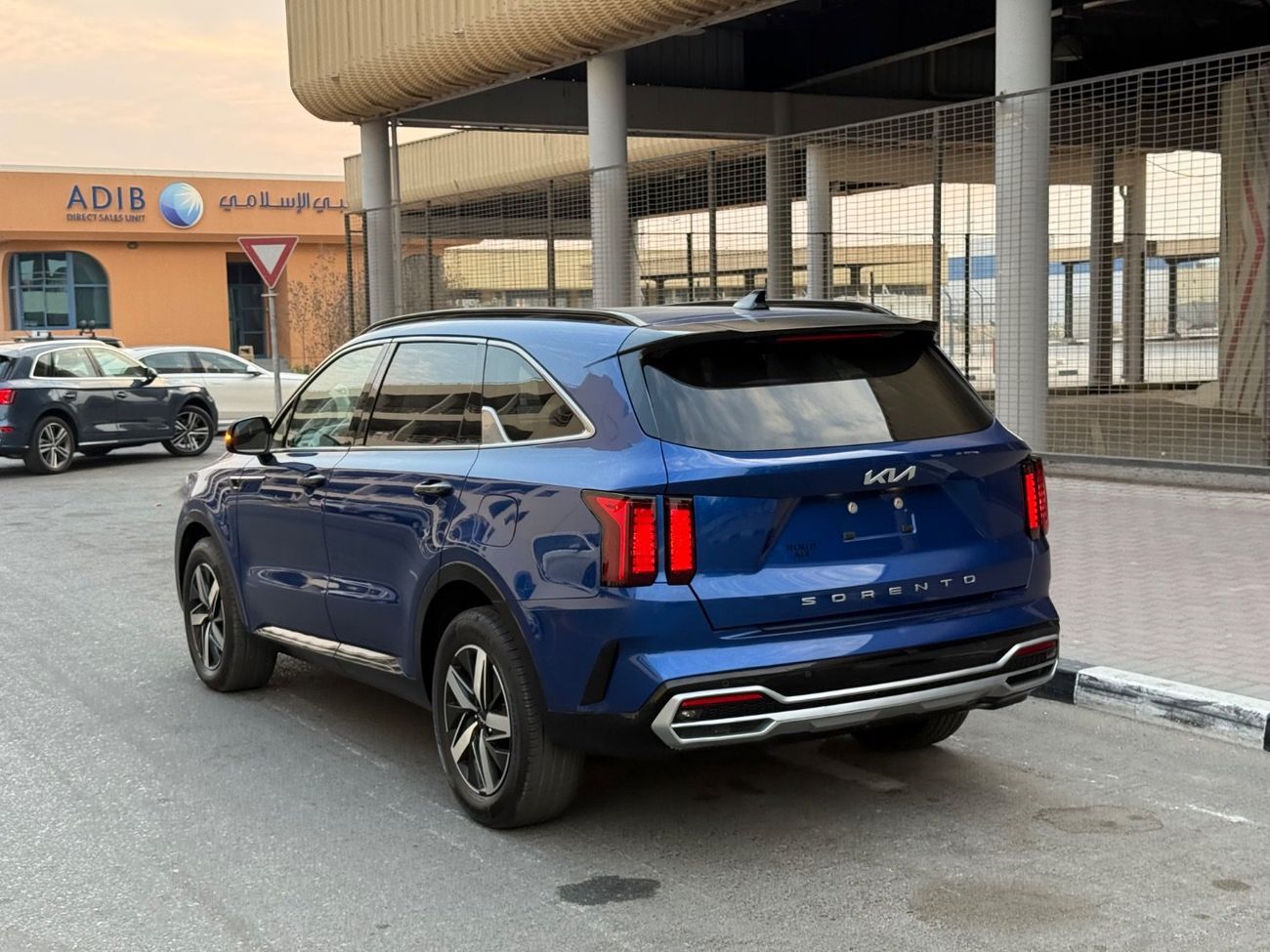 كيا سورينتو 2.5L LX (RWD)