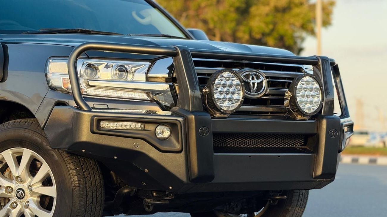 Toyota Land Cruiser 2017 | BULL BAR | PUSH START | SUNROOF | PARKING SENSOR | 4.5L DIESEL ENGINE | POWER SEAT | AT | RHD