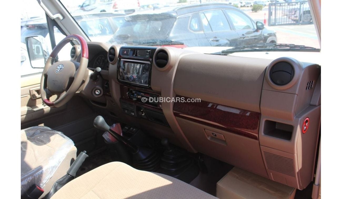 تويوتا لاند كروزر بيك آب Single Cabin 70 SERIES V8 , 4.5L DIESEL M/T 4WD 2DOORS 2023 BEIGE