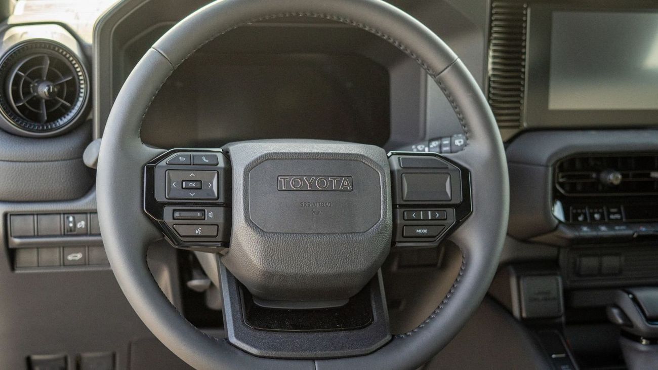 تويوتا برادو 2.7L 4-cylinder inline petrol, 4 door, 7 seats