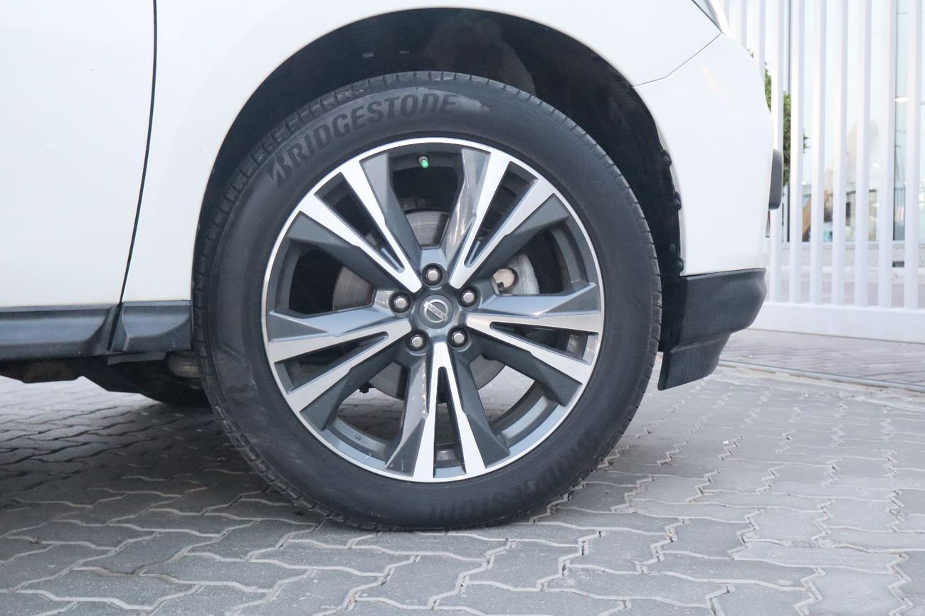 Nissan Pathfinder SL 3.5L (260 HP) 4WD