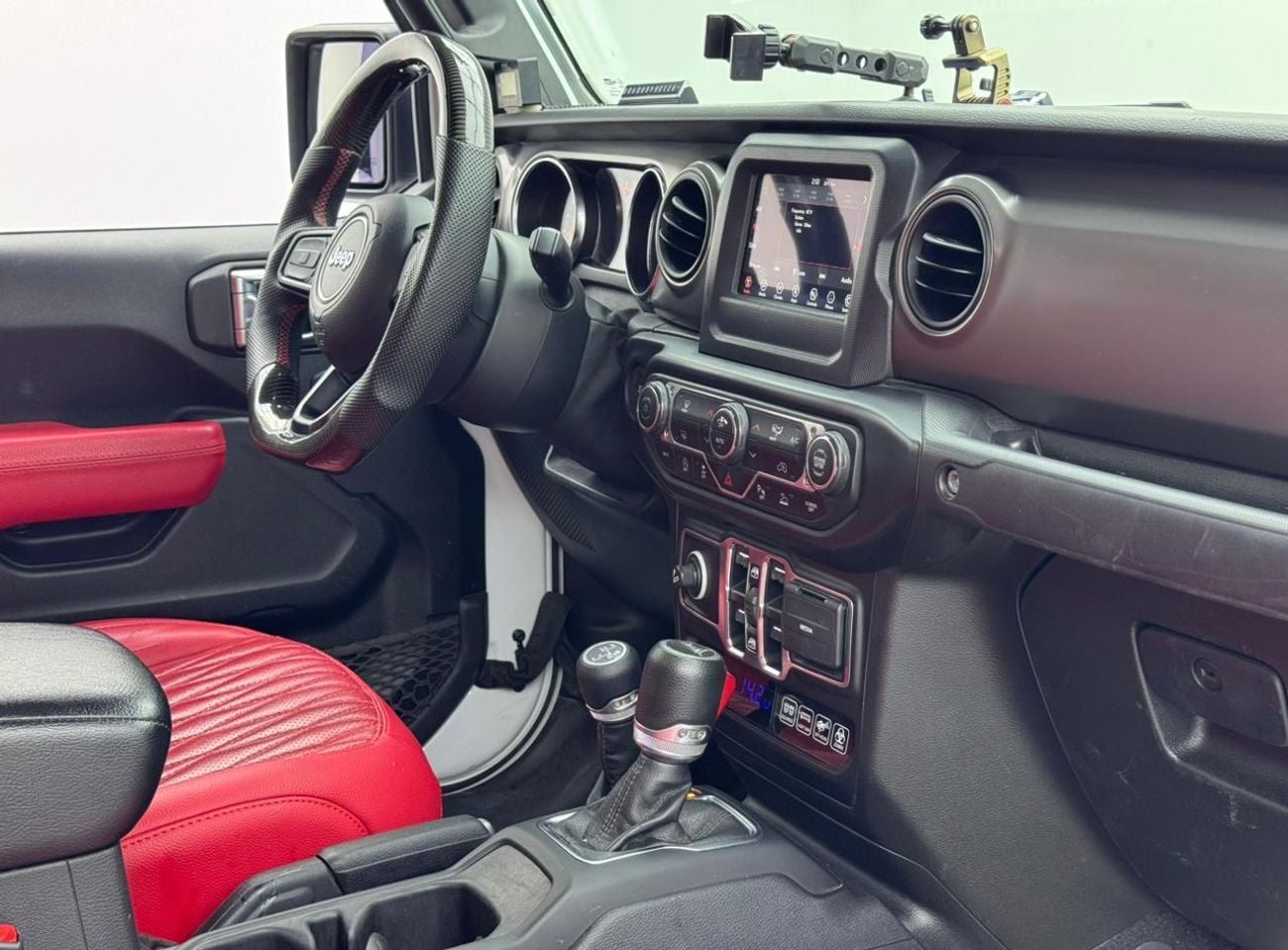 Jeep Gladiator 2021 Jeep Gladiator Sport, 2027 Jeep Warranty, Full Jeep Service History, Carbon Fiber Interior, GCC