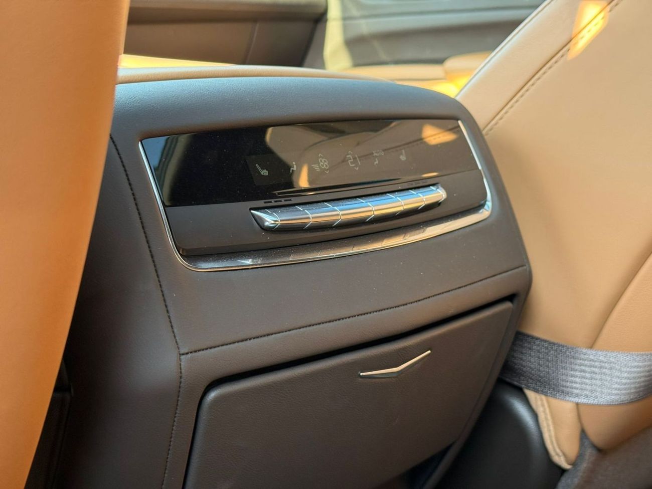 كاديلاك إسكالاد Premium Luxury Platinum 6.2L 4WD