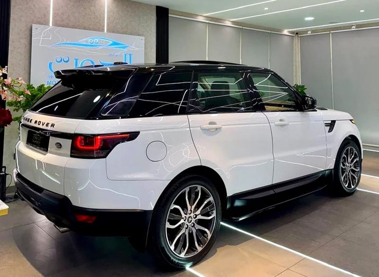 Land Rover Range Rover Sport Supercharged 5.0L BEST SUPERCHARGED V8 || TOP RANGE || GCC || AMAZING INTERIOR || HEAD UP DISPLAY