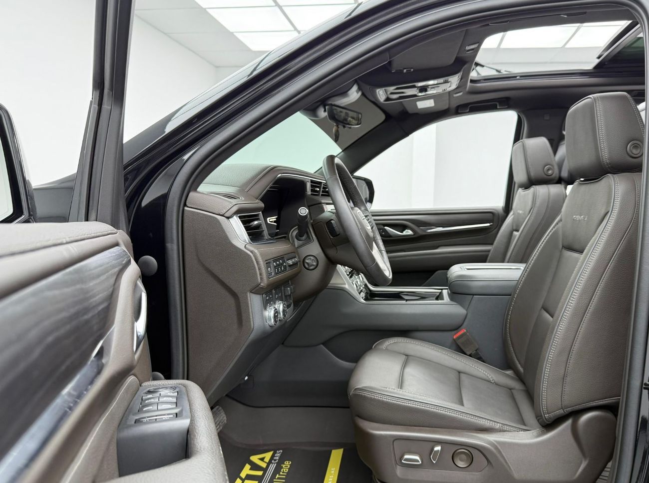 GMC Yukon 6.2 V8 Denali (AWD) 2023 GMC Yukon Denali, 2028 GMC Warranty + Service Pack, Very Low Km, 8 Seater,