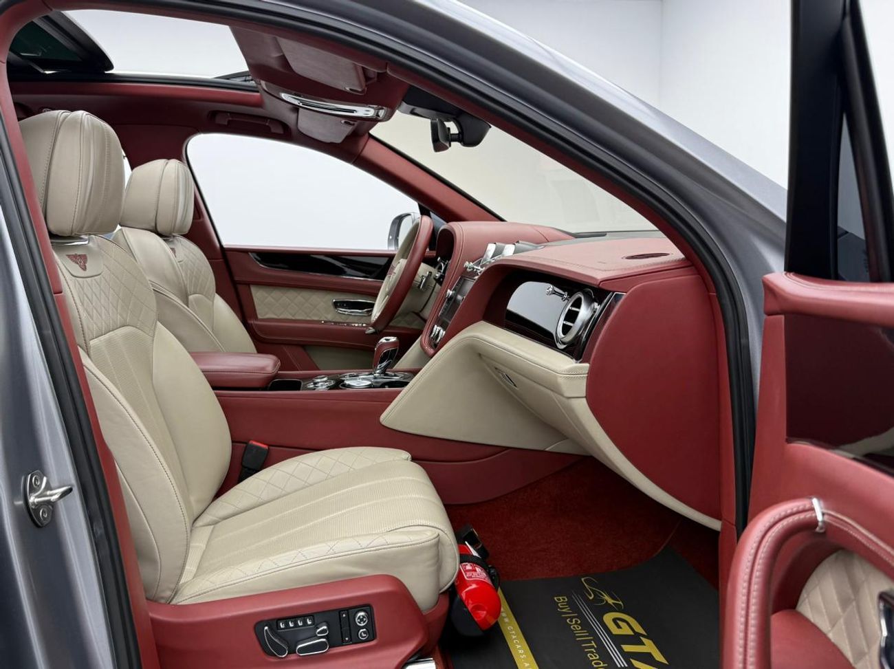 Bentley Bentayga 2017 Bentley Bentayga First Edition W12, Service History, Fully Loaded, Excellent Condition, GCC