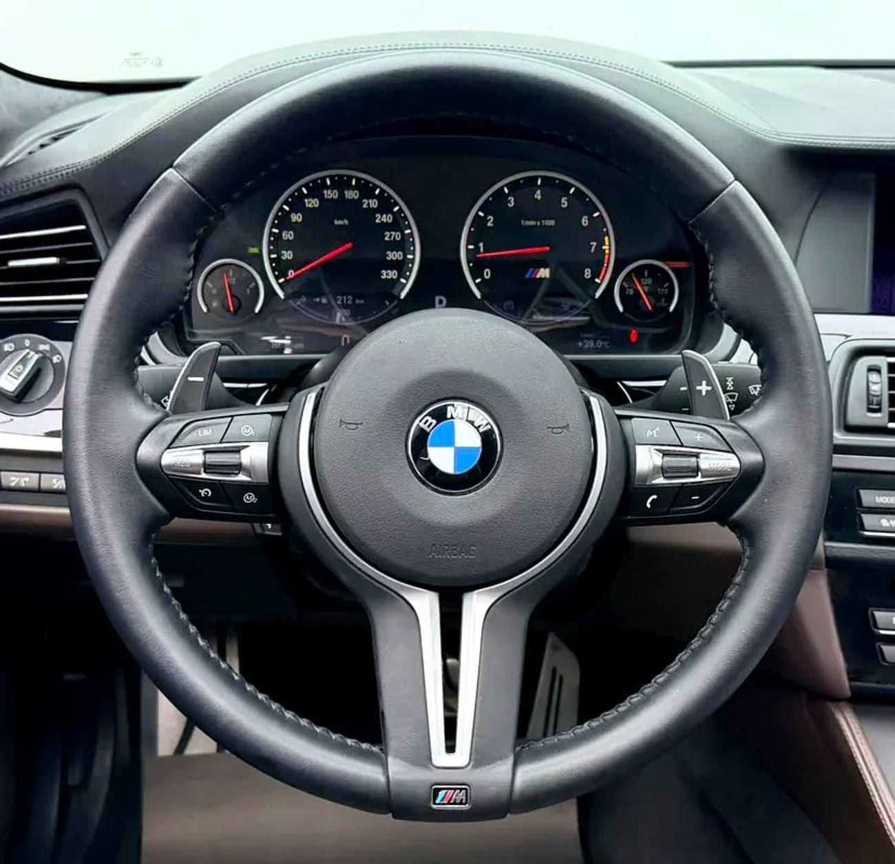 بي أم دبليو M5 ستاندارد Stage 2 Tuned, Carbon Fiber Exterior, Fully Loaded, Excellent Condition, GCC