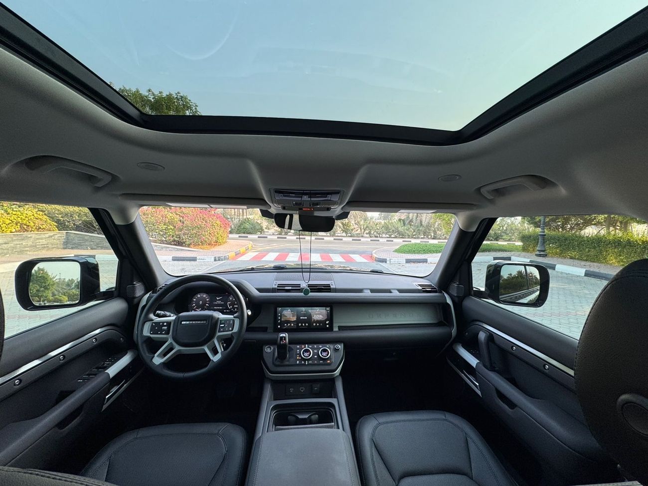 Land Rover Defender P400 110 X 3.0L (5 Seater)