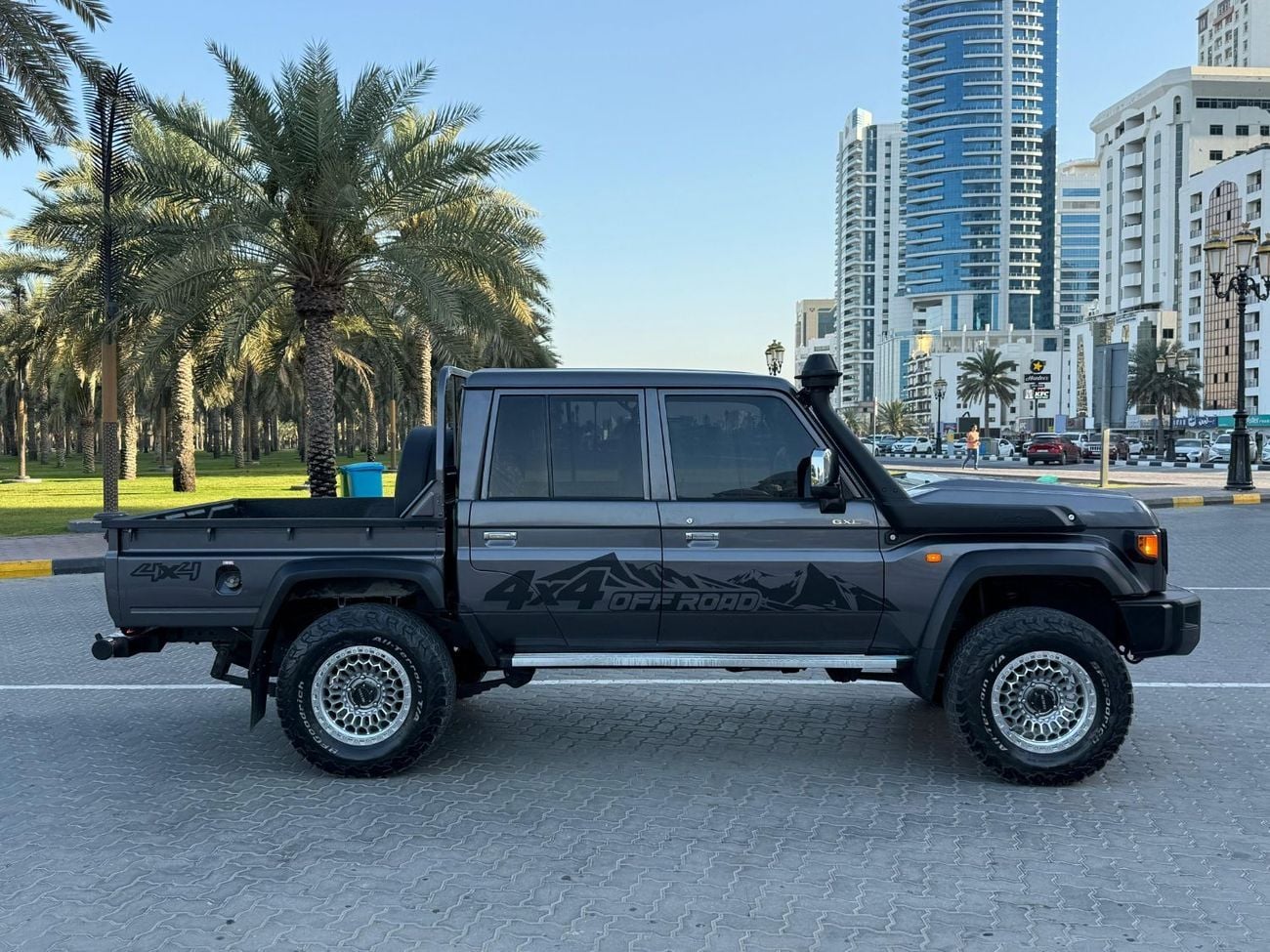 Toyota Land Cruiser Pick Up V8 With Upgrade Shape