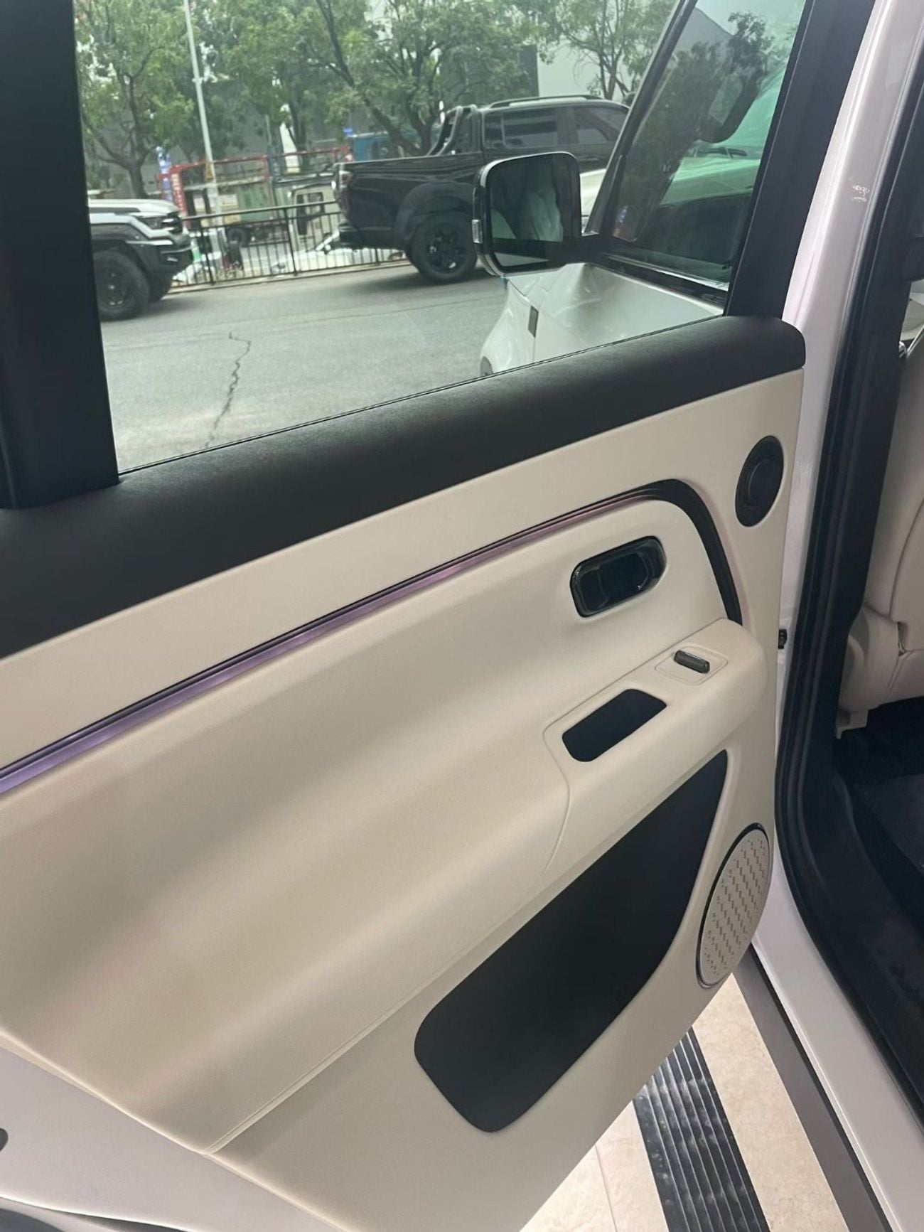 روكس أداماس Admas 7seater white-white