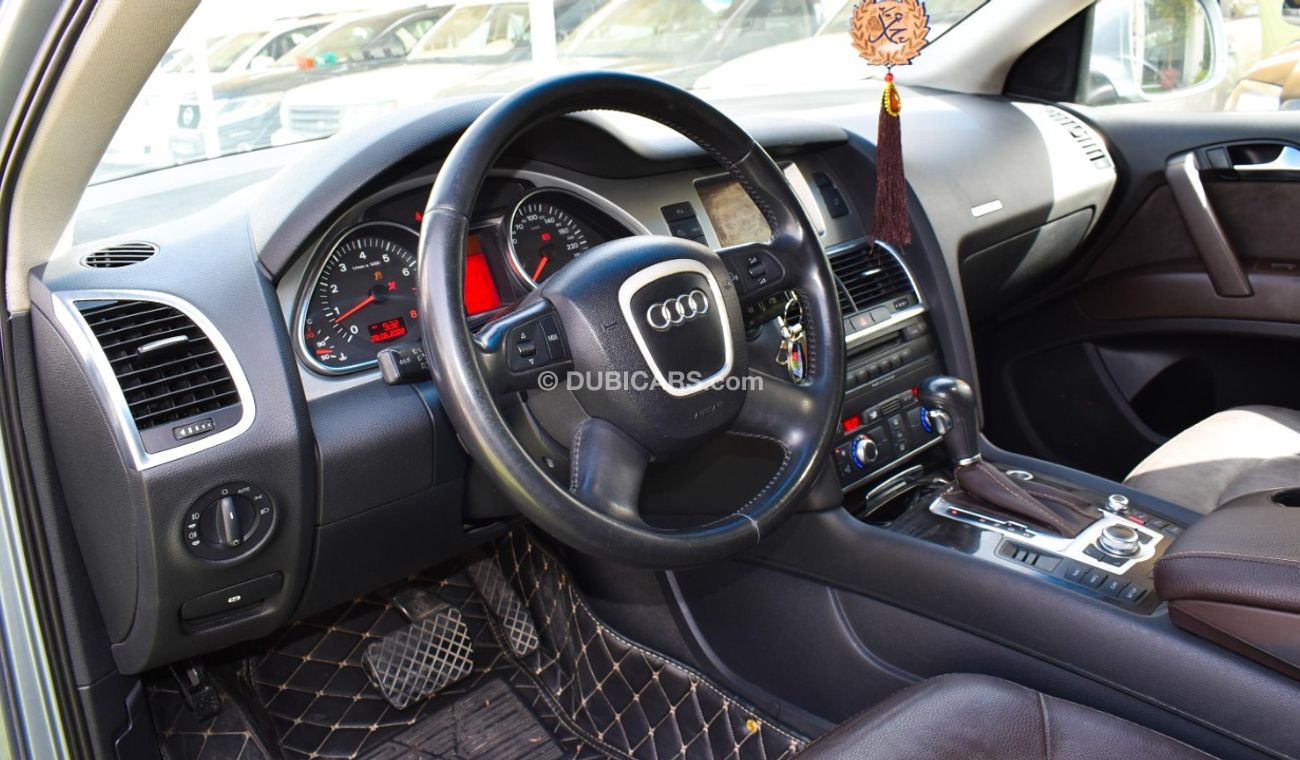 Audi Q7 2009 GCC model, silver color, saffron interior, leather panorama, cruise control, sensor wheels, in