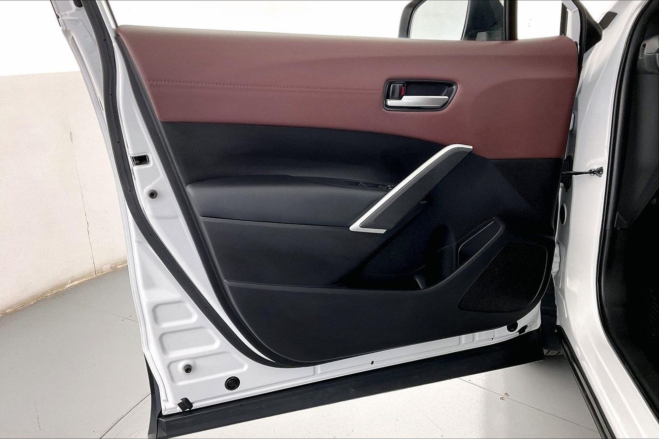 تويوتا كورولا كروس XL | عرض العيد الحصري | خالية من أضرار الفيضانات