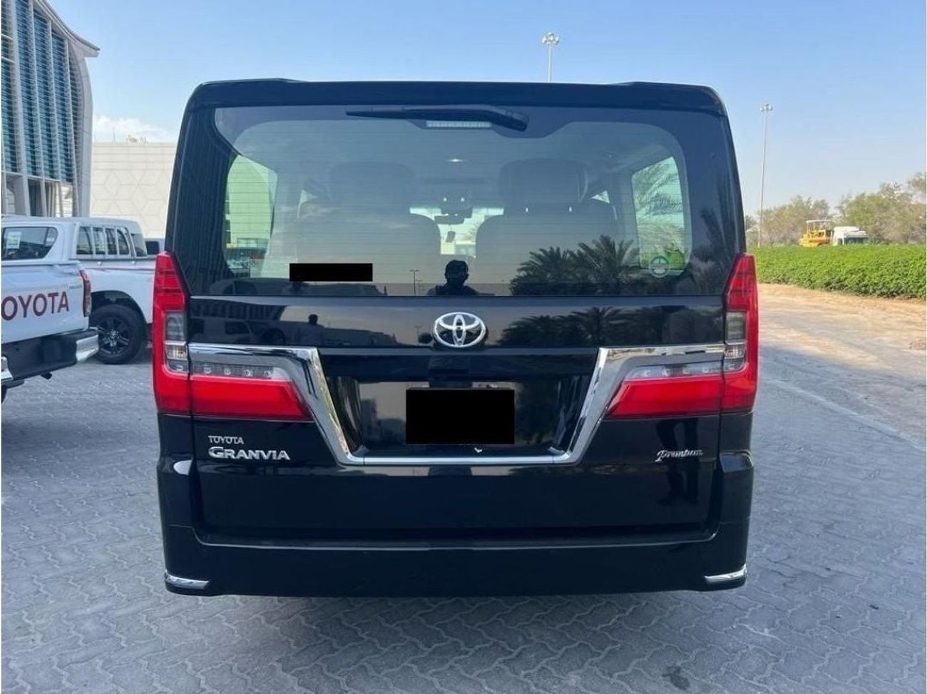 تويوتا جرافينا Premium - 3.5L Petrol Auto Black - Full Options