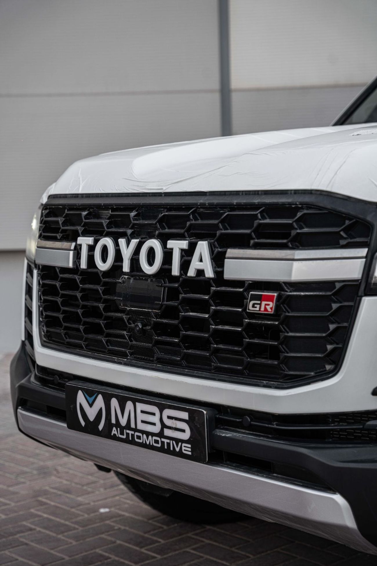 تويوتا لاند كروزر LC300 GR SPORT 3.3L DIESEL FULL OPTION WITH MBS AUTOBIOGRAPHY VIP MASSAGE SEAT AND ROOF STAR LIGHT