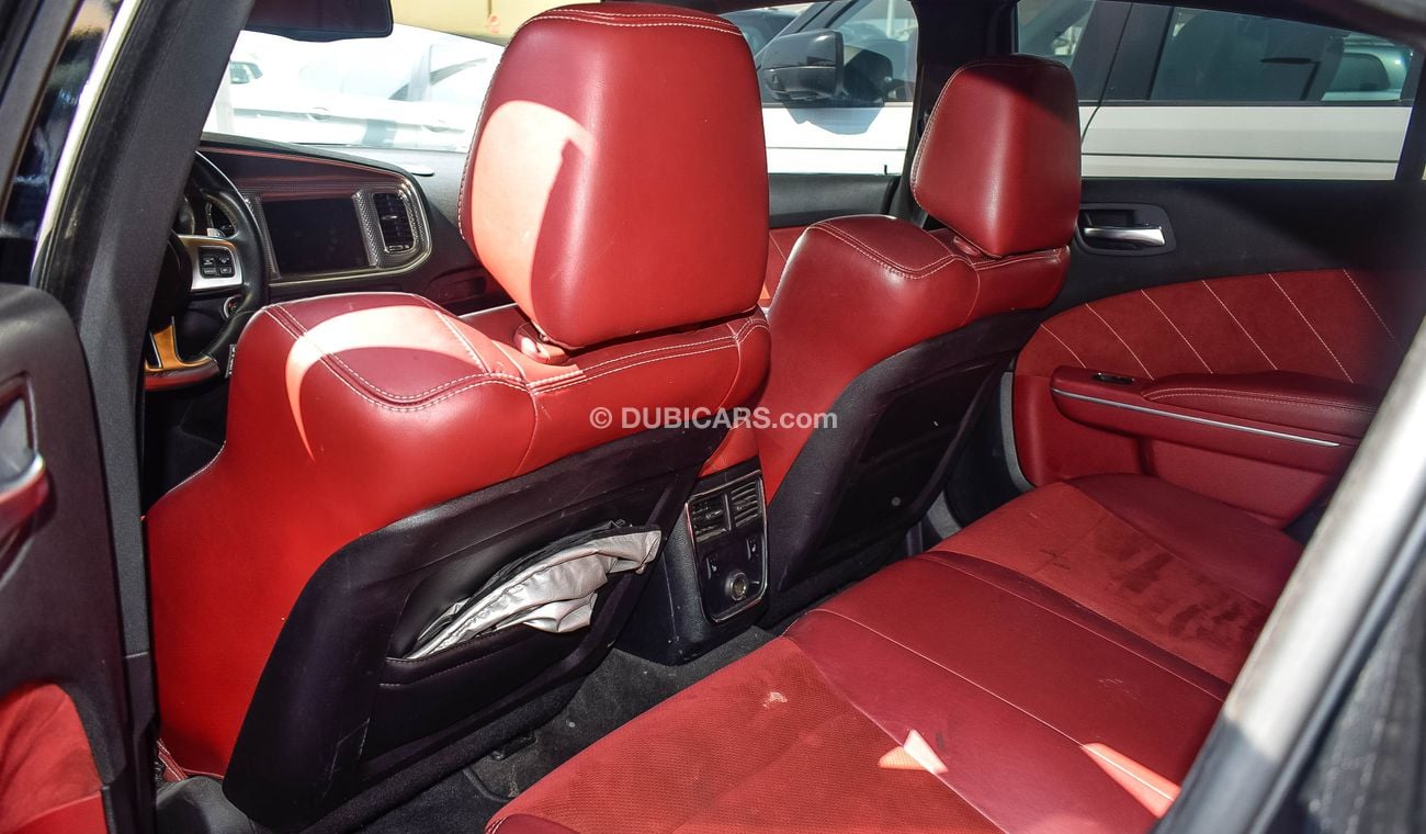 Dodge Charger SRT 8 6.4L HEMI