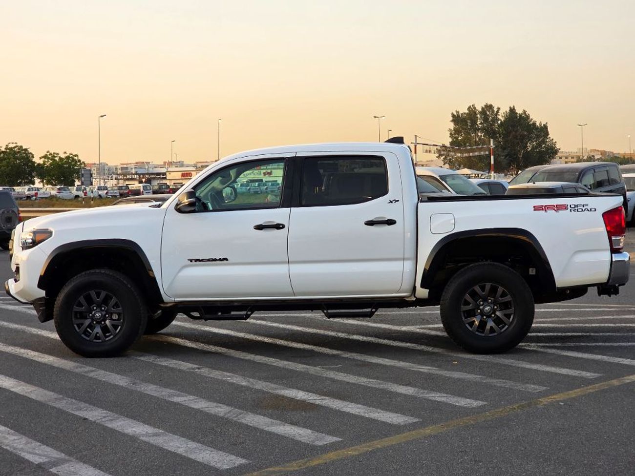 تويوتا تاكوما 2023 Model SR5 Push button, 4x4 and leather seats