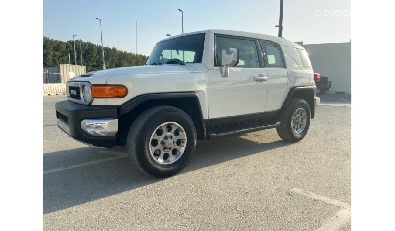 Toyota FJ Cruiser Toyota FJ model 2011 GCC very Celen car  Km230.000 price 52,000 m00971545994592