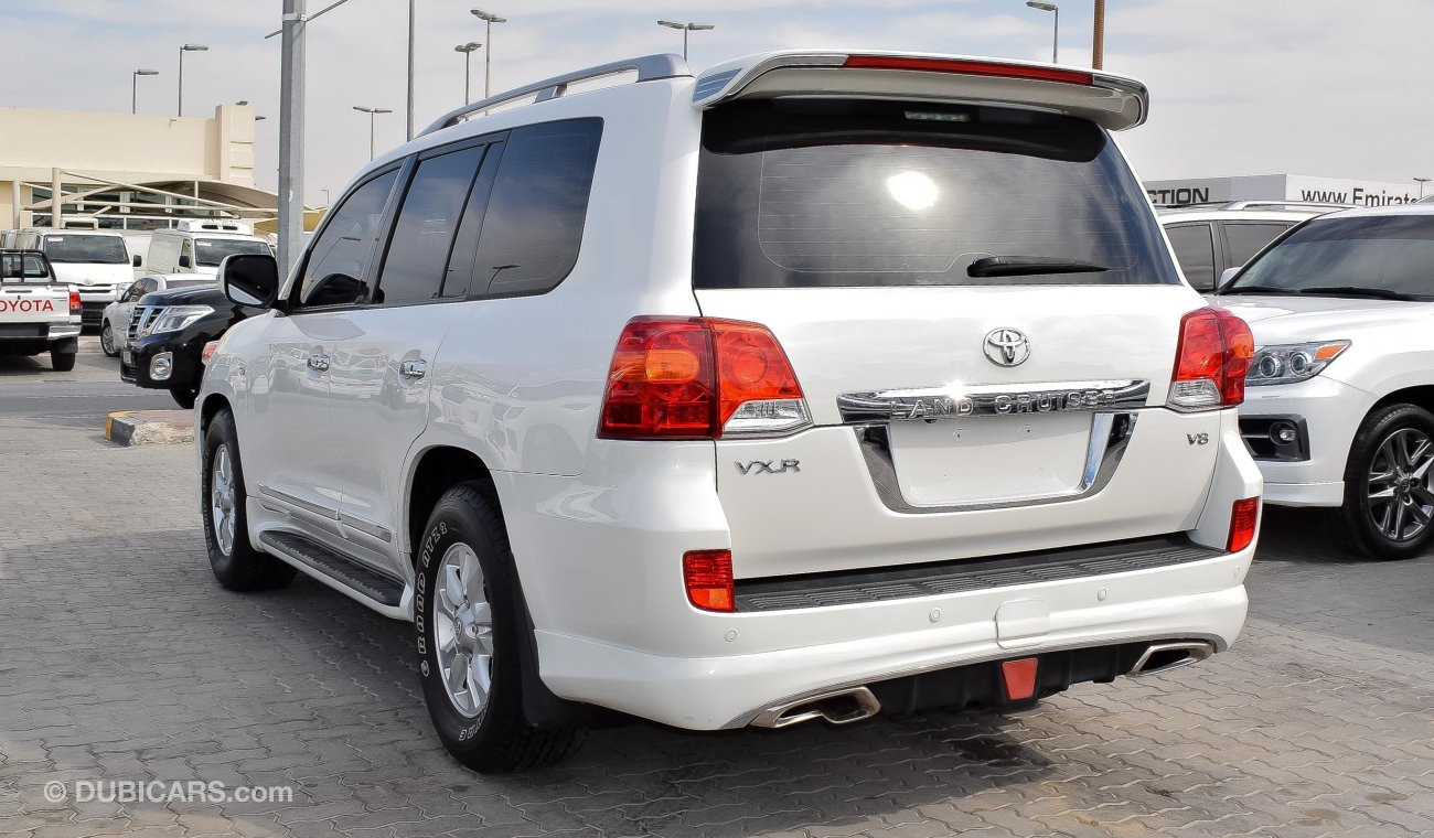 Toyota Land Cruiser VXR V8 With 2015 Body kit