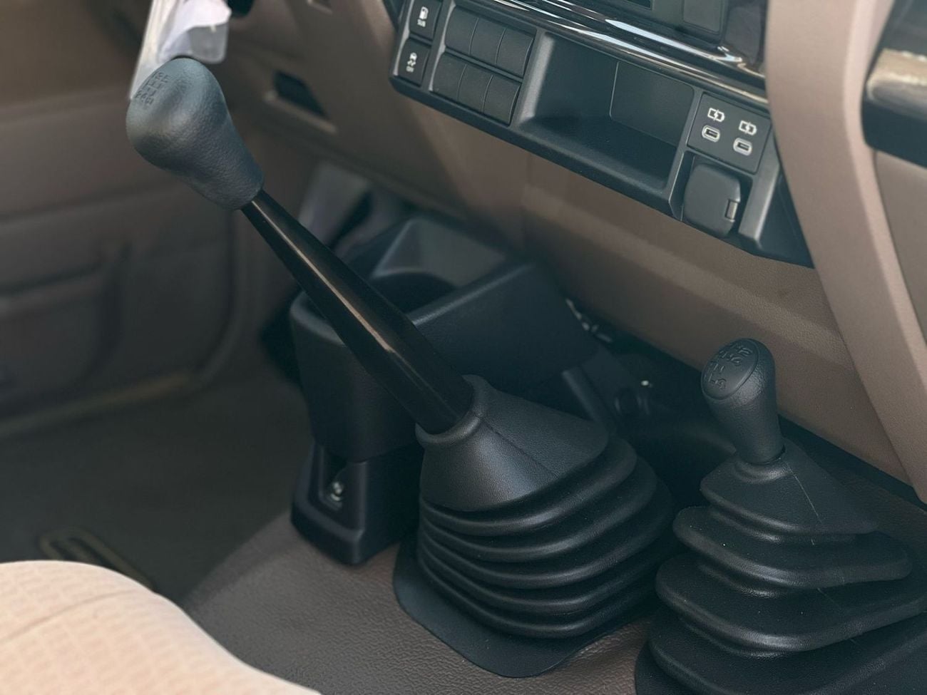 تويوتا لاند كروزر بيك آب Std 4.0L Single Cab Utility 4WD