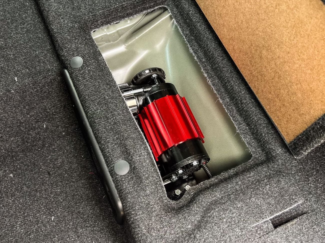 Toyota Hilux EXPORT ONLY - HILUX ADVENTURE 4.0L (WITH AIR COMPRESSOR)