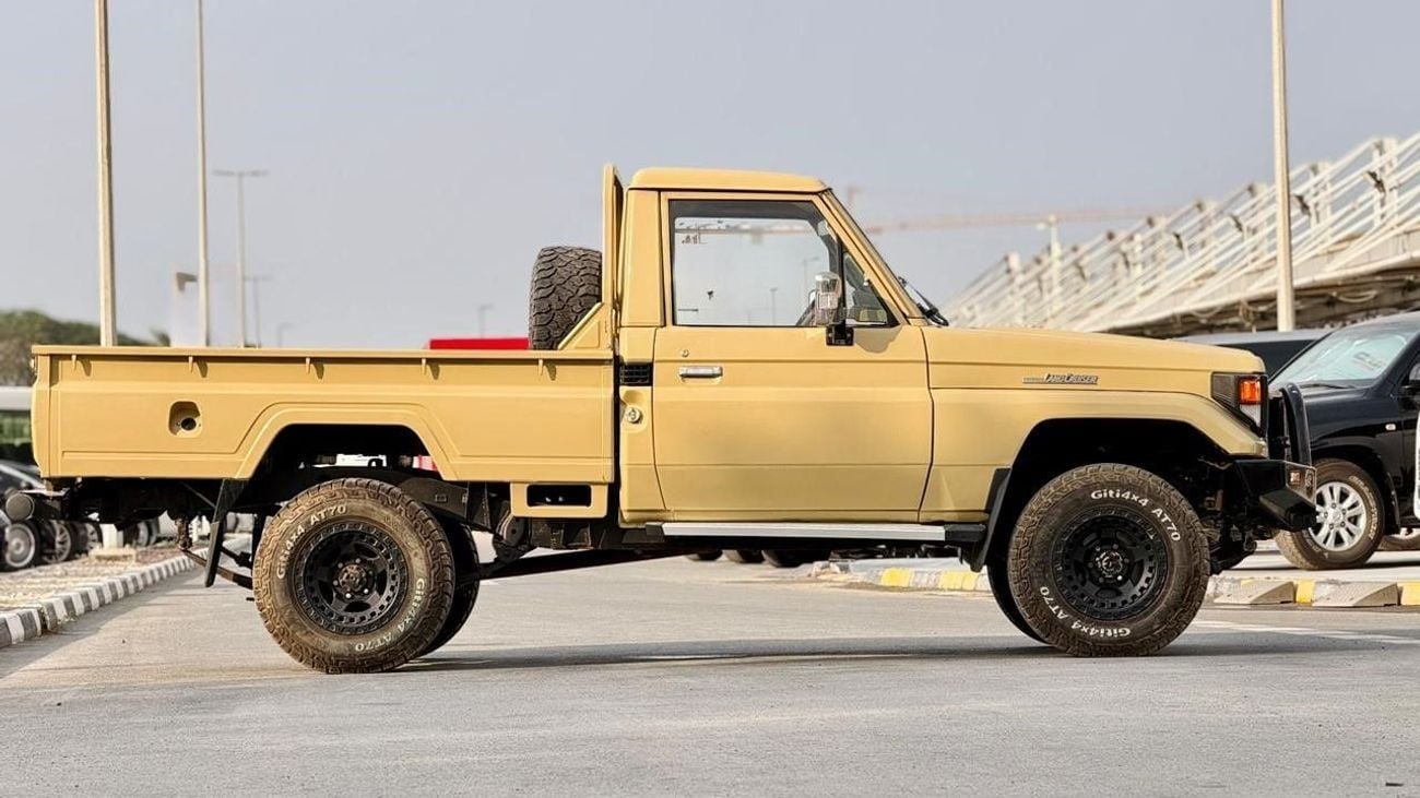 Toyota Land Cruiser Pick Up 1989 | 4.0L DIESEL ENGINE | MANUAL TRANSMISSION | RHD | BULL BAR | SINGLE CABIN | TOW HITCH
